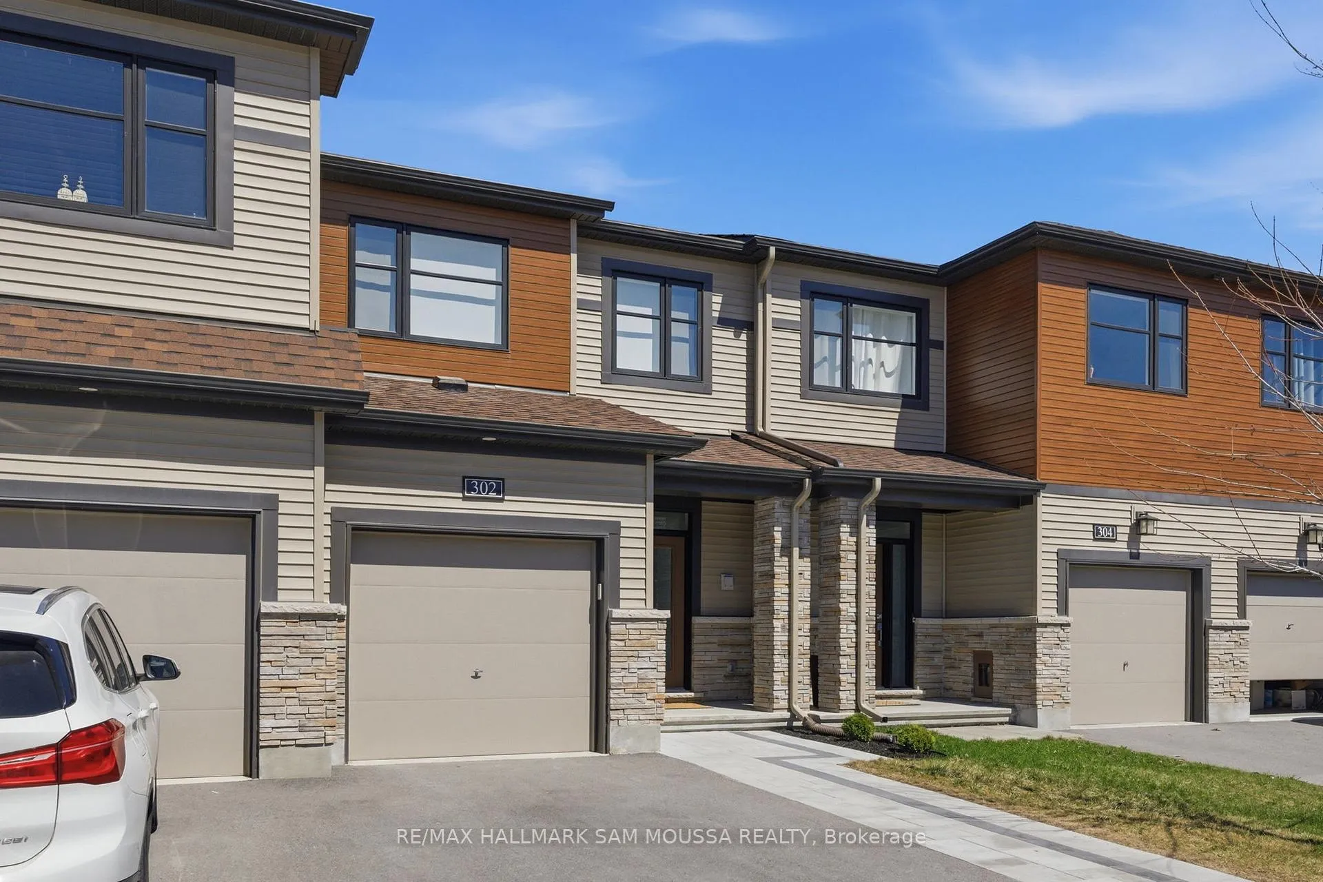 Photo 4 of 302 Drumlish Lane, Ottawa, Barrhaven - Half Moon Bay — HOMEH