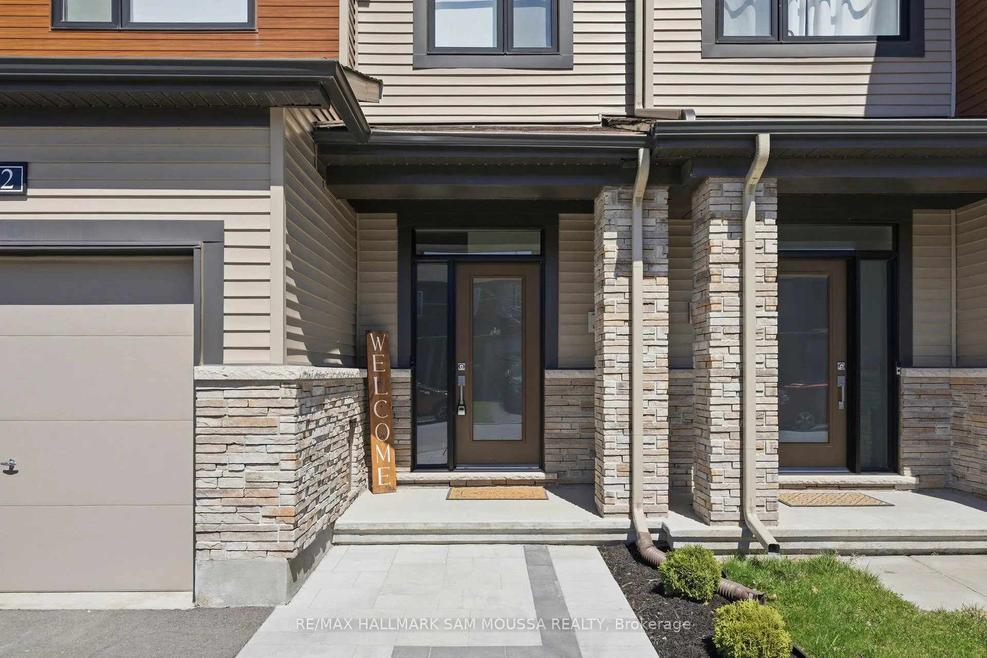Photo 5 of 302 Drumlish Lane, Ottawa, Barrhaven - Half Moon Bay — HOMEH