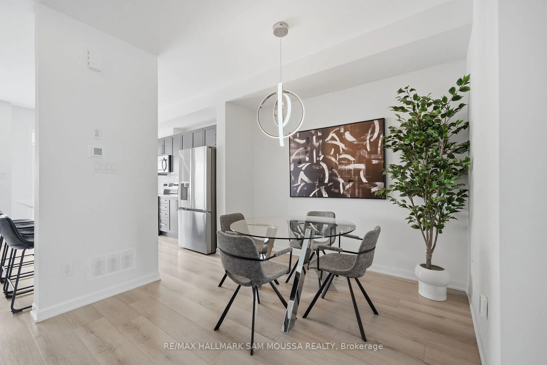 Photo 8 of 302 Drumlish Lane, Ottawa, Barrhaven - Half Moon Bay — HOMEH