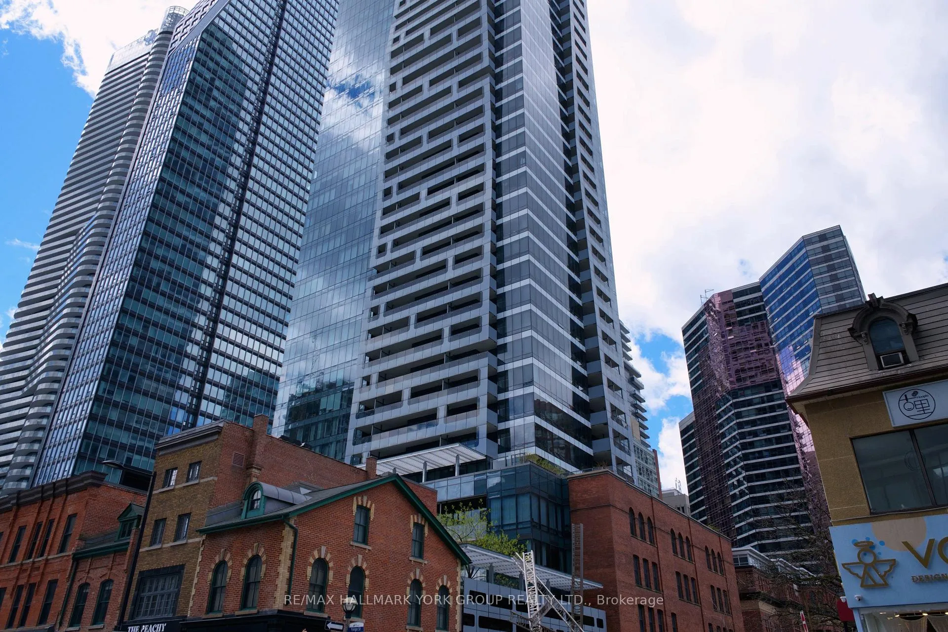 Photo 4 of Unit 2005, 5 St Joseph Street, Toronto, Bay Street Corridor — HOMEH