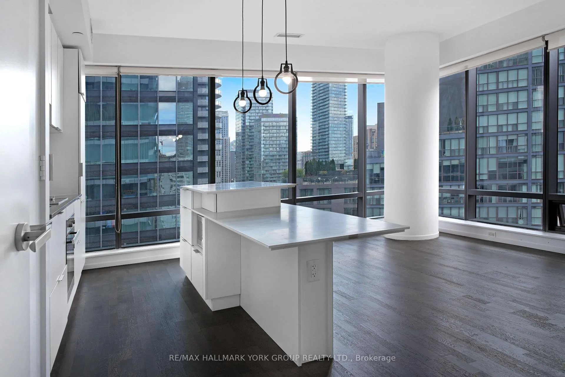 Photo 6 of Unit 2005, 5 St Joseph Street, Toronto, Bay Street Corridor — HOMEH