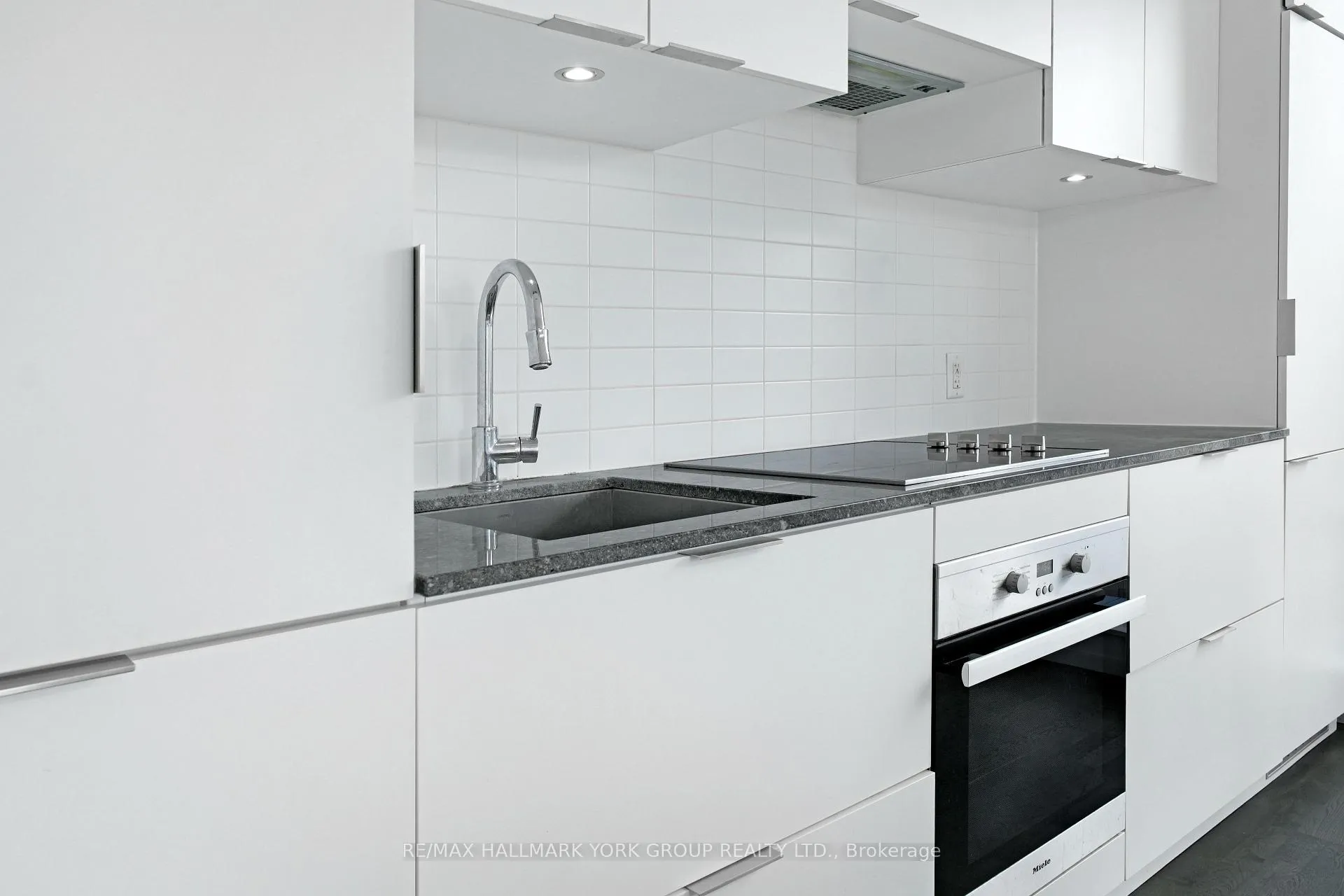Photo 7 of Unit 2005, 5 St Joseph Street, Toronto, Bay Street Corridor — HOMEH