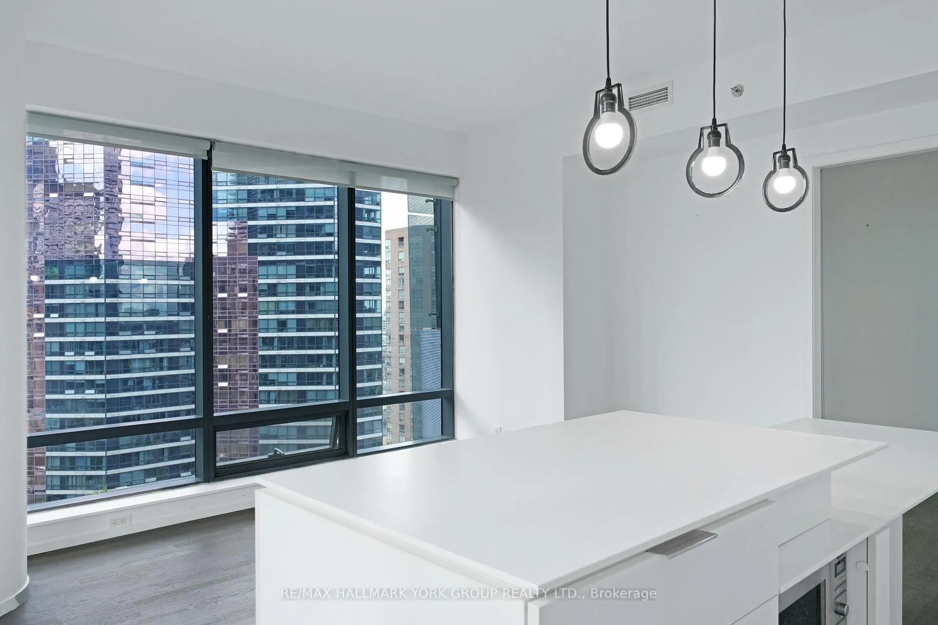Photo 9 of Unit 2005, 5 St Joseph Street, Toronto, Bay Street Corridor — HOMEH