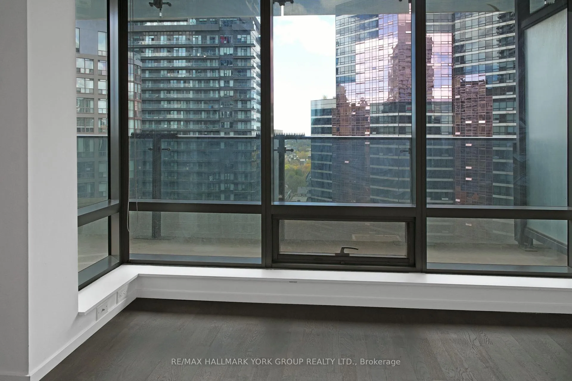 Photo 13 of Unit 2005, 5 St Joseph Street, Toronto, Bay Street Corridor — HOMEH