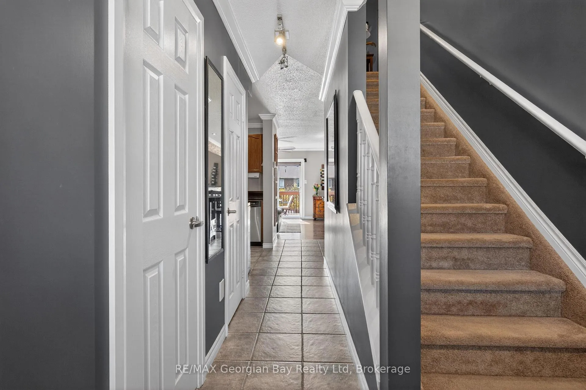 Photo 4 of 177 Southwinds Crescent, Midland — HOMEH