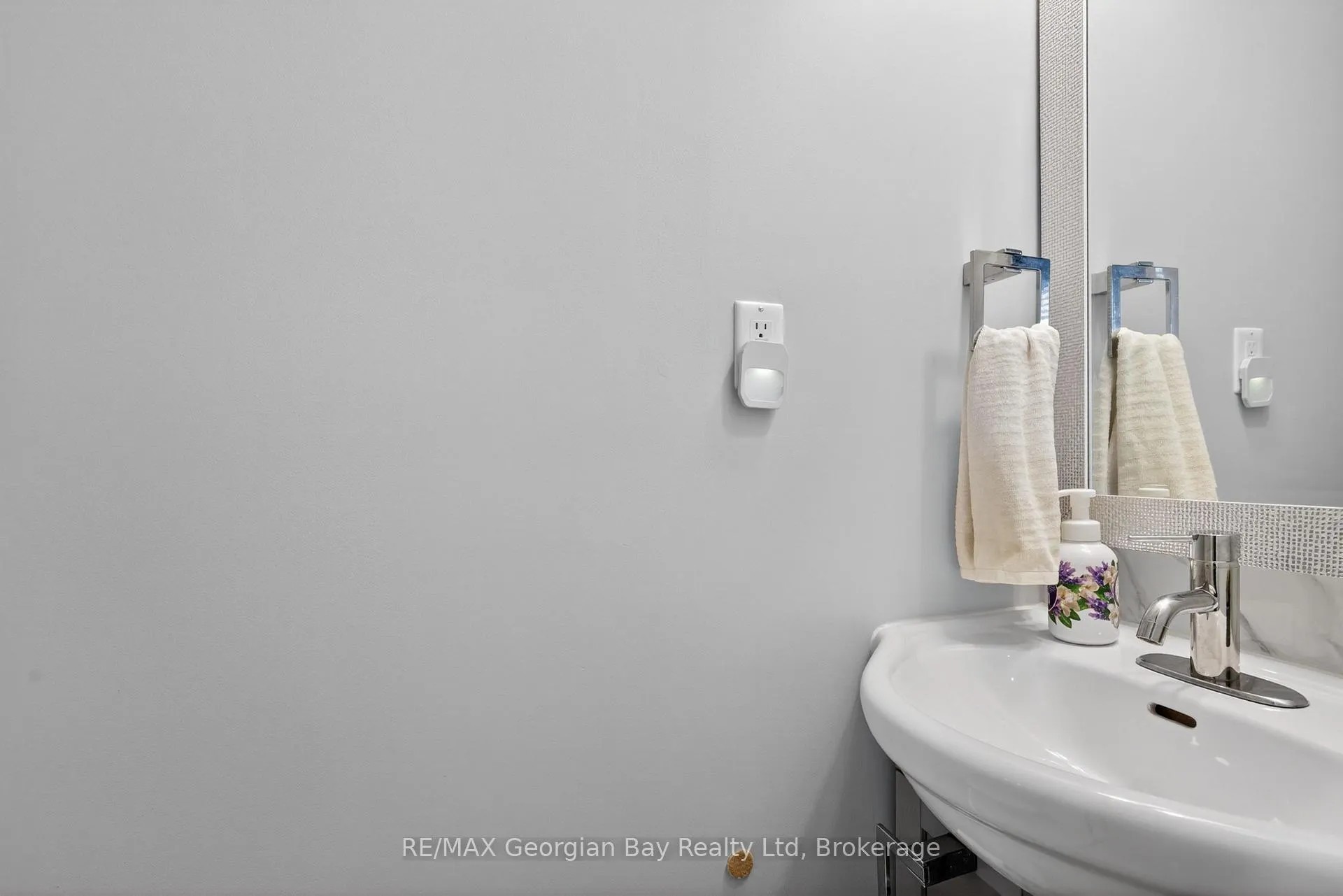 Photo 33 of 177 Southwinds Crescent, Midland — HOMEH
