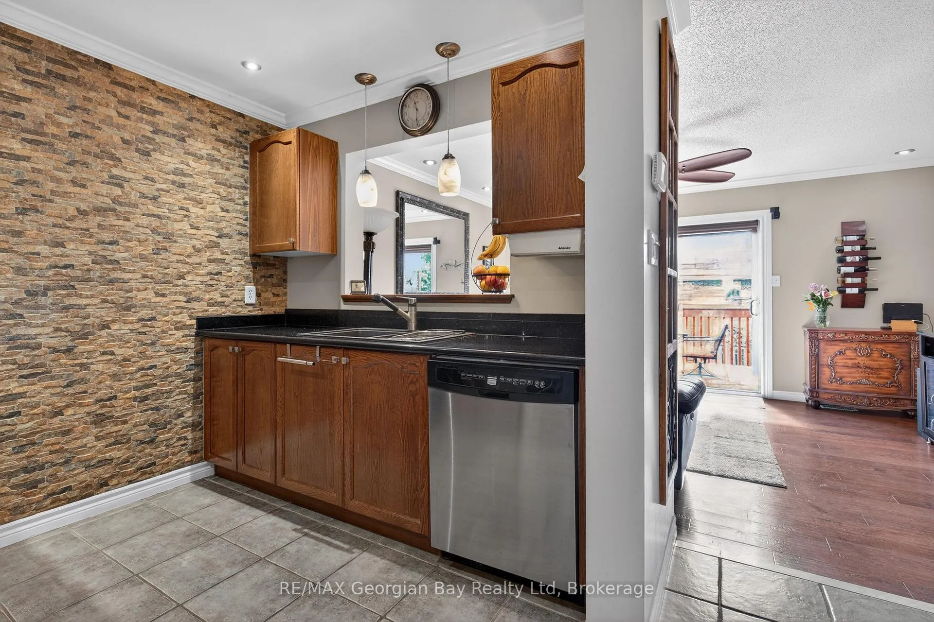 Photo 7 of 177 Southwinds Crescent, Midland — HOMEH