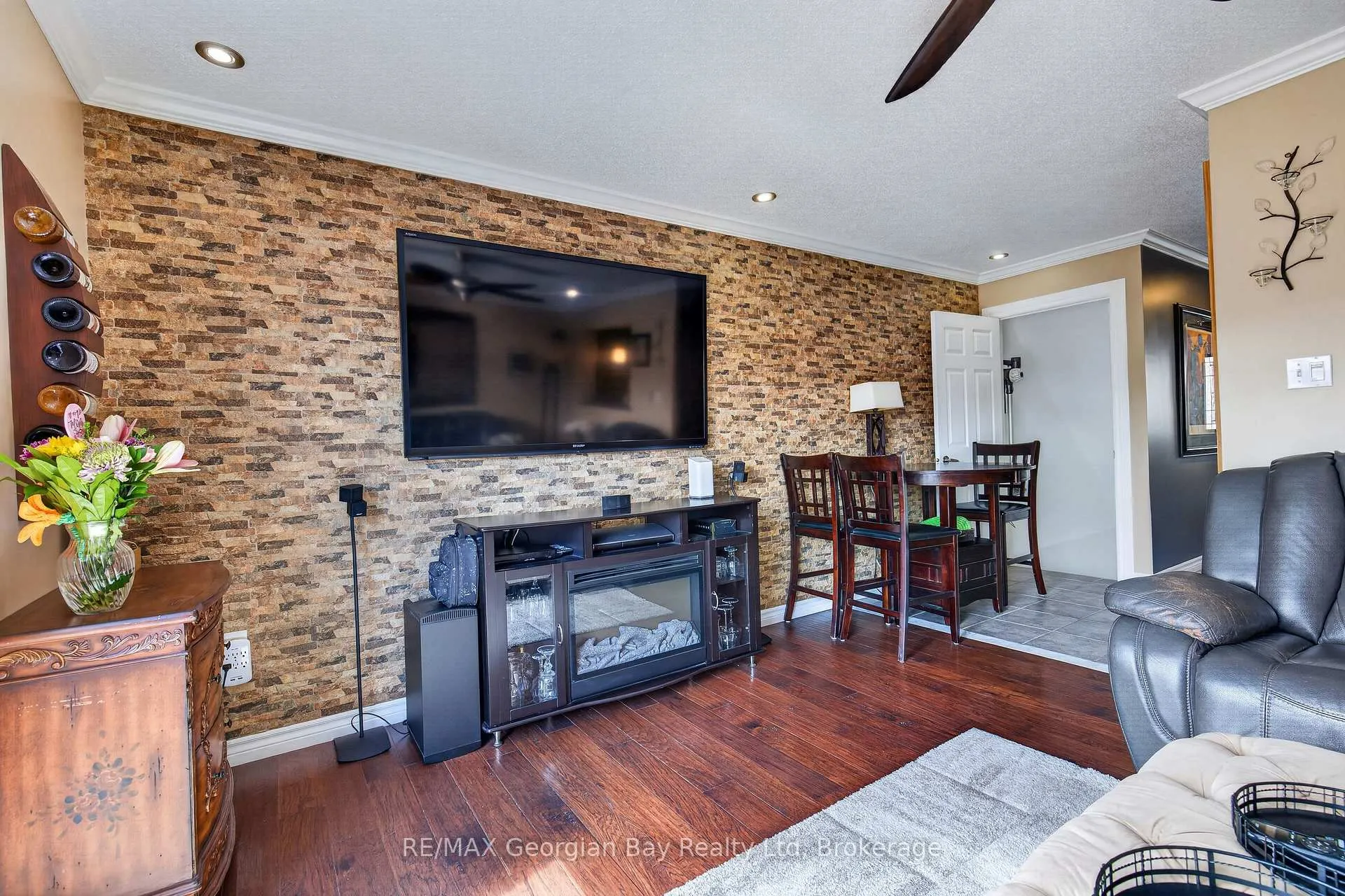 Photo 9 of 177 Southwinds Crescent, Midland — HOMEH