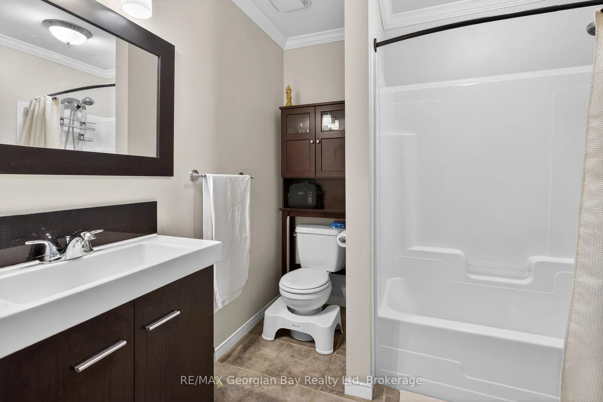 Photo 14 of 177 Southwinds Crescent, Midland — HOMEH