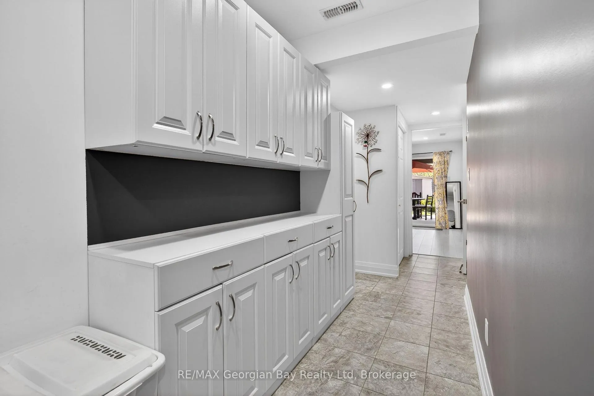Photo 15 of 177 Southwinds Crescent, Midland — HOMEH