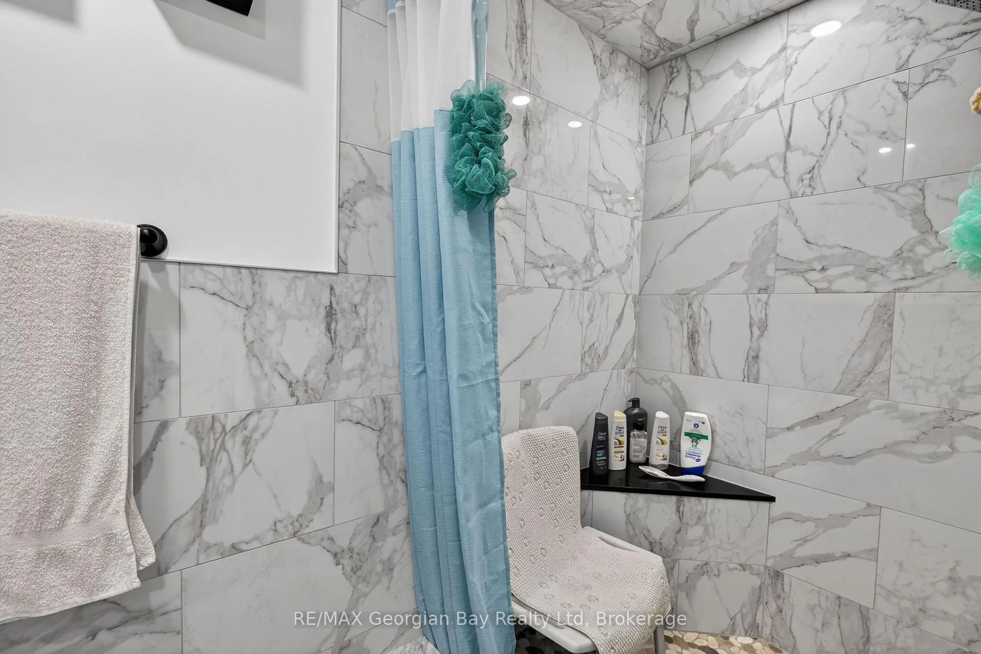 Photo 17 of 177 Southwinds Crescent, Midland — HOMEH
