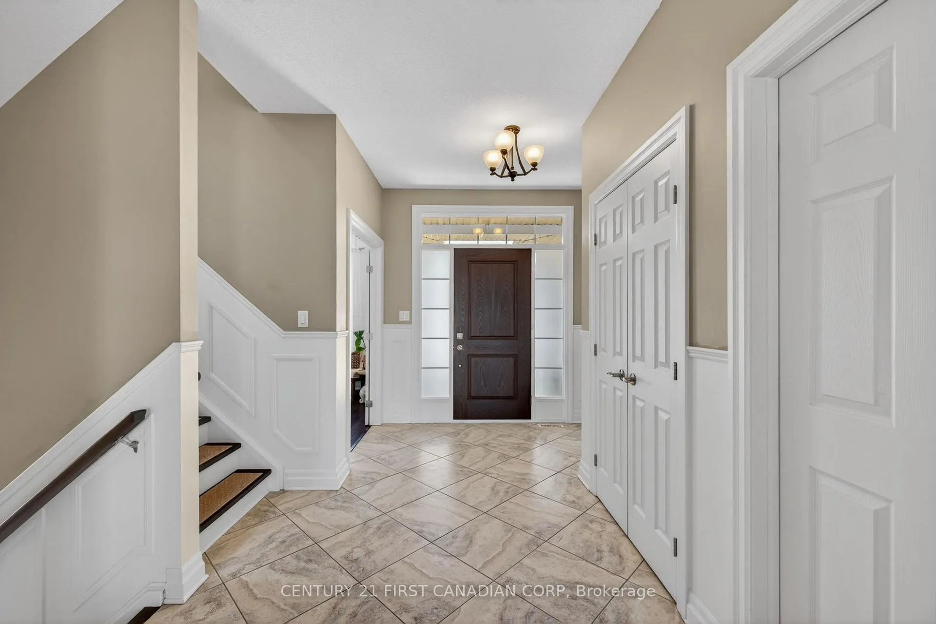 Photo 3 of 63 Fieldstone Crescent, Middlesex Centre, Komoka — HOMEH