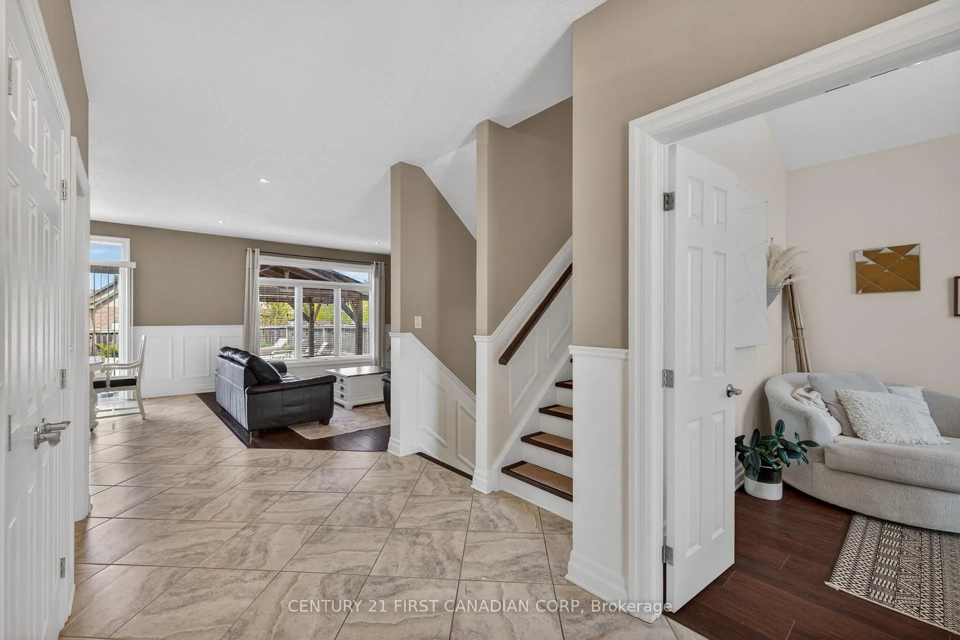 Photo 4 of 63 Fieldstone Crescent, Middlesex Centre, Komoka — HOMEH