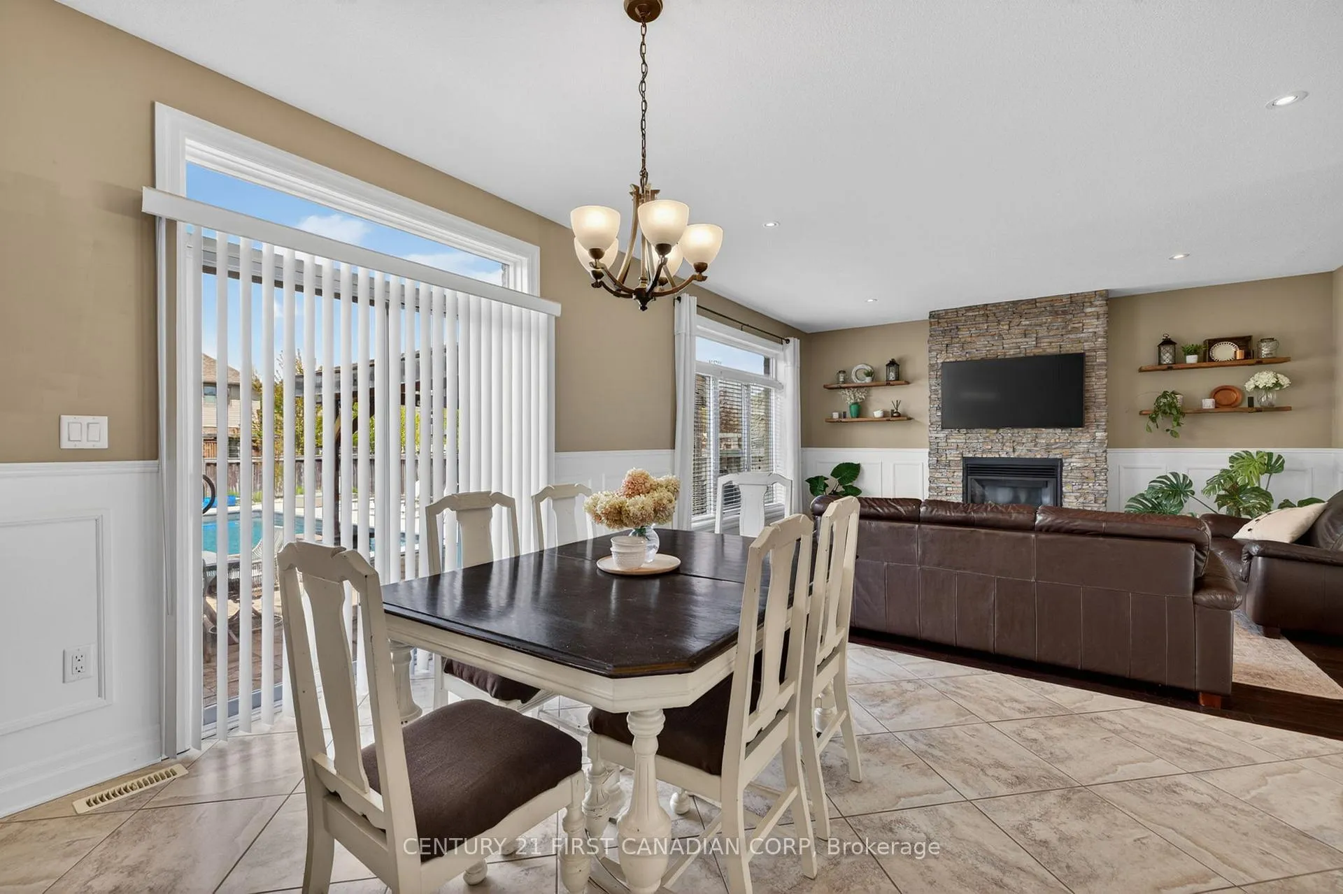 Photo 6 of 63 Fieldstone Crescent, Middlesex Centre, Komoka — HOMEH