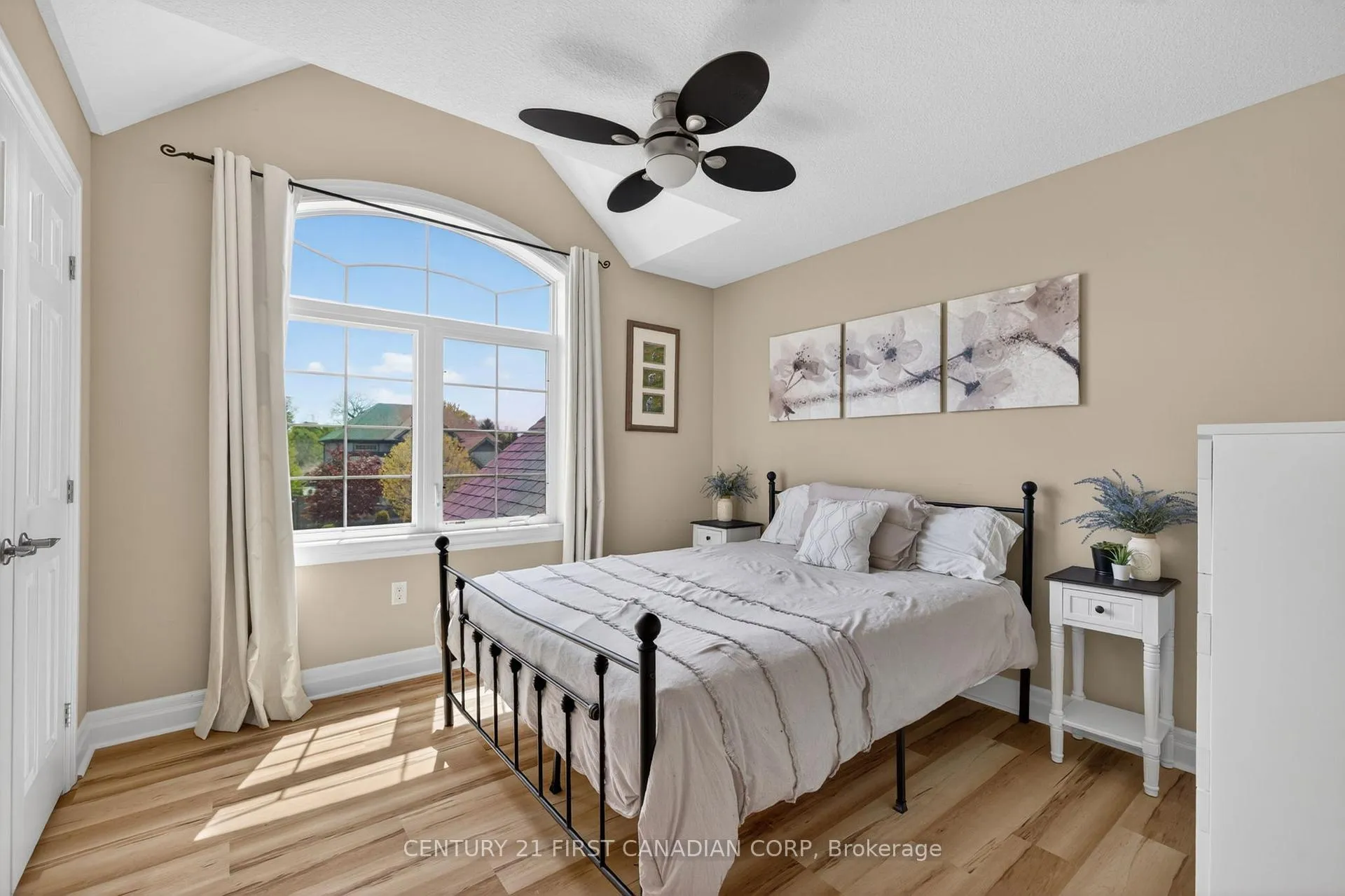 Photo 19 of 63 Fieldstone Crescent, Middlesex Centre, Komoka — HOMEH