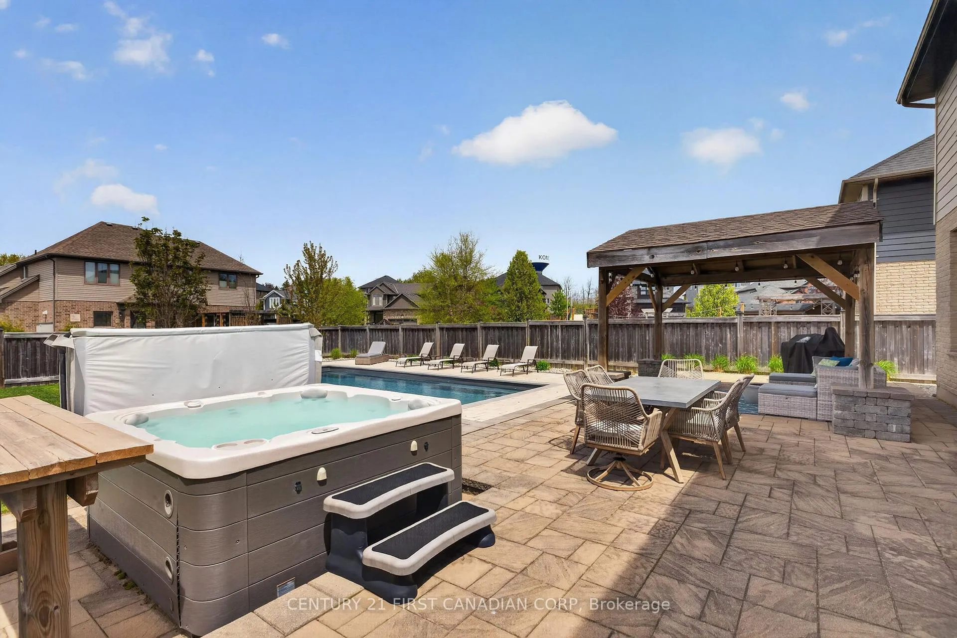 Photo 27 of 63 Fieldstone Crescent, Middlesex Centre, Komoka — HOMEH