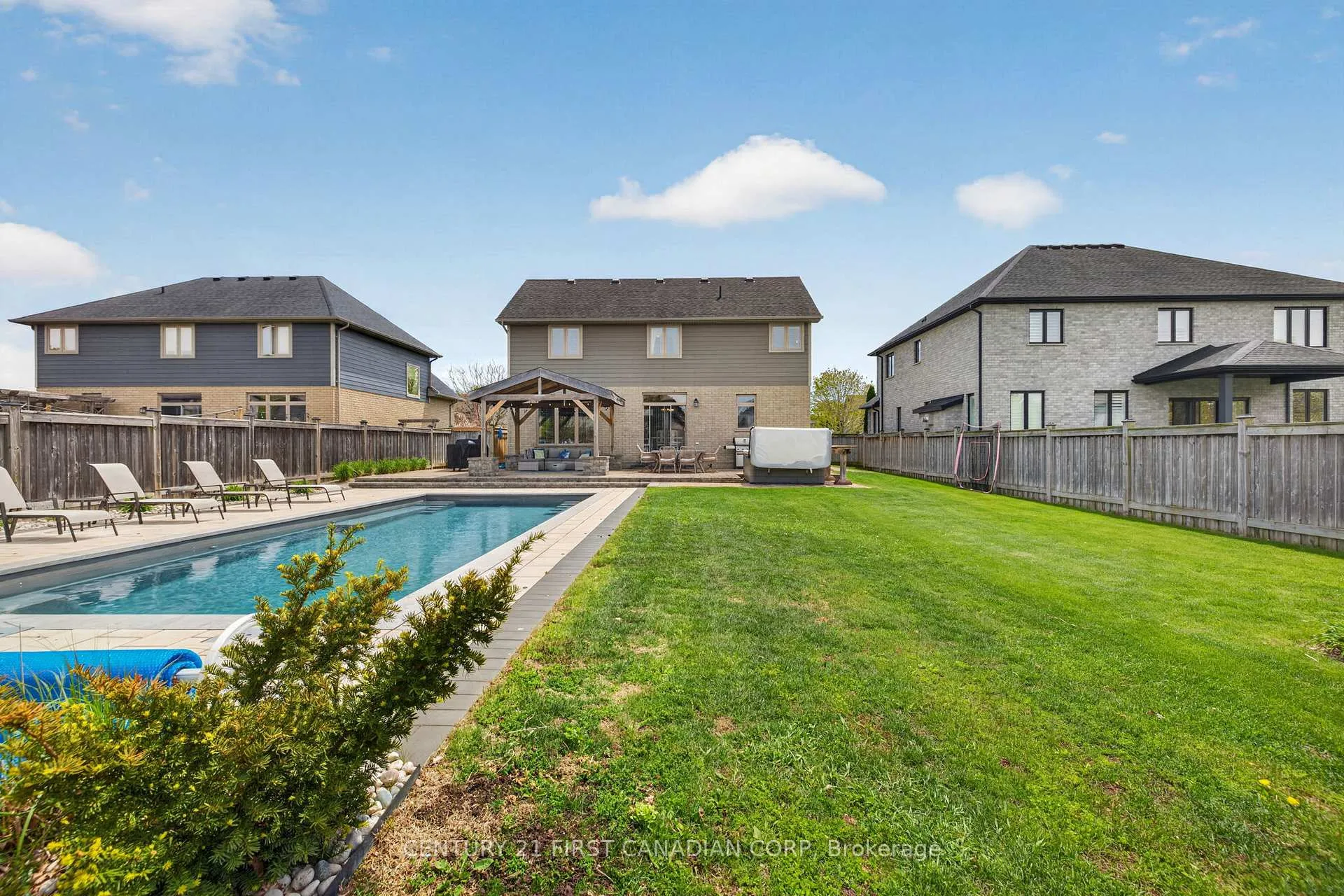 Photo 30 of 63 Fieldstone Crescent, Middlesex Centre, Komoka — HOMEH