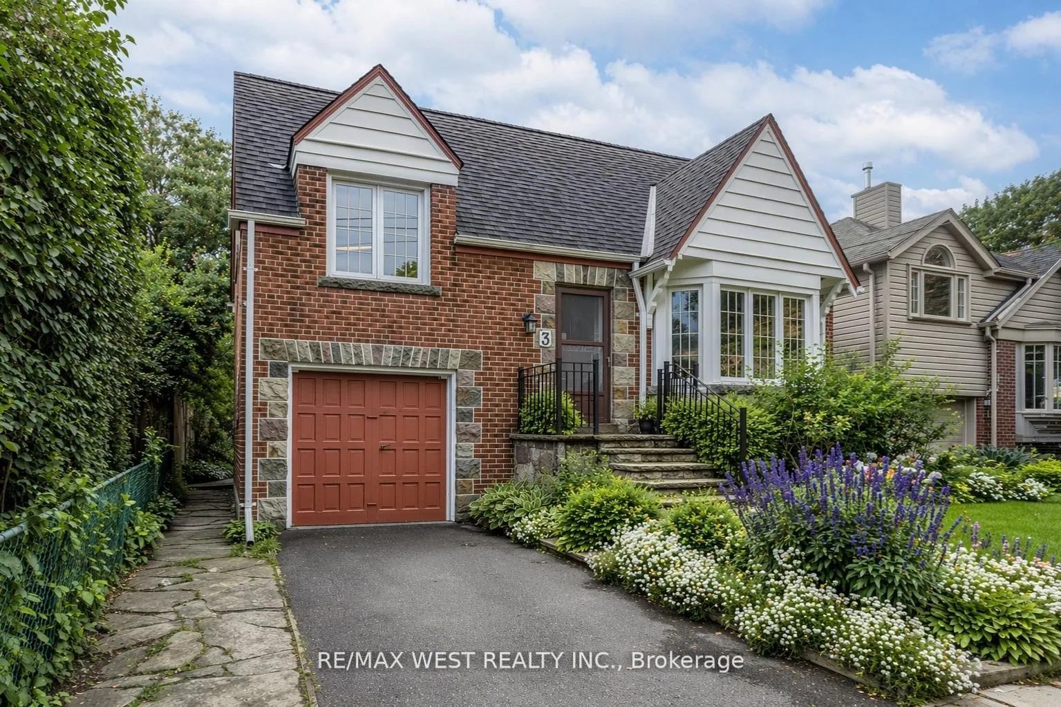 Photo 2 of 3 Glenroy Avenue, Etobicoke, Stonegate-Queensway — HOMEH