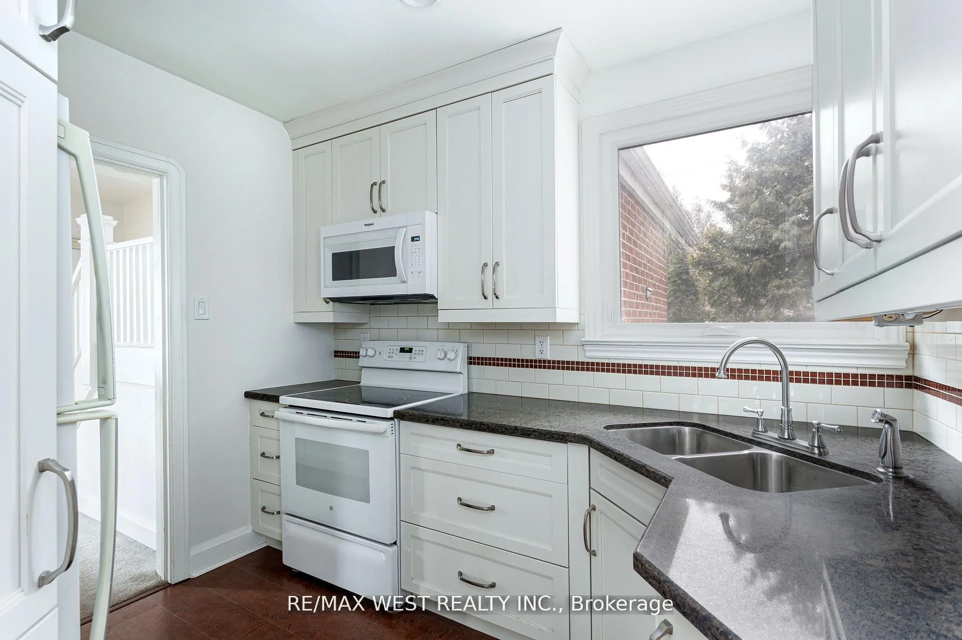 Photo 8 of 3 Glenroy Avenue, Etobicoke, Stonegate-Queensway — HOMEH