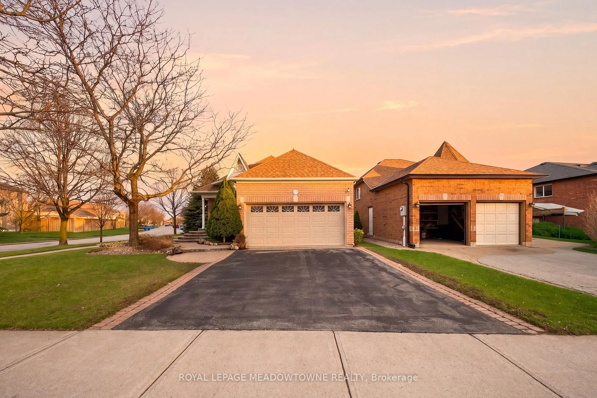 Photo 3 of 20 Huffmann Drive, Halton Hills, Georgetown — HOMEH