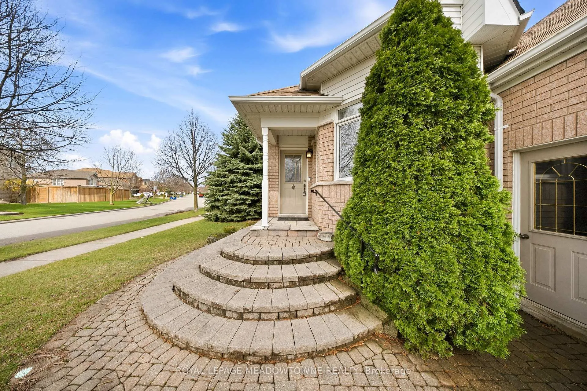 Photo 8 of 20 Huffmann Drive, Halton Hills, Georgetown — HOMEH