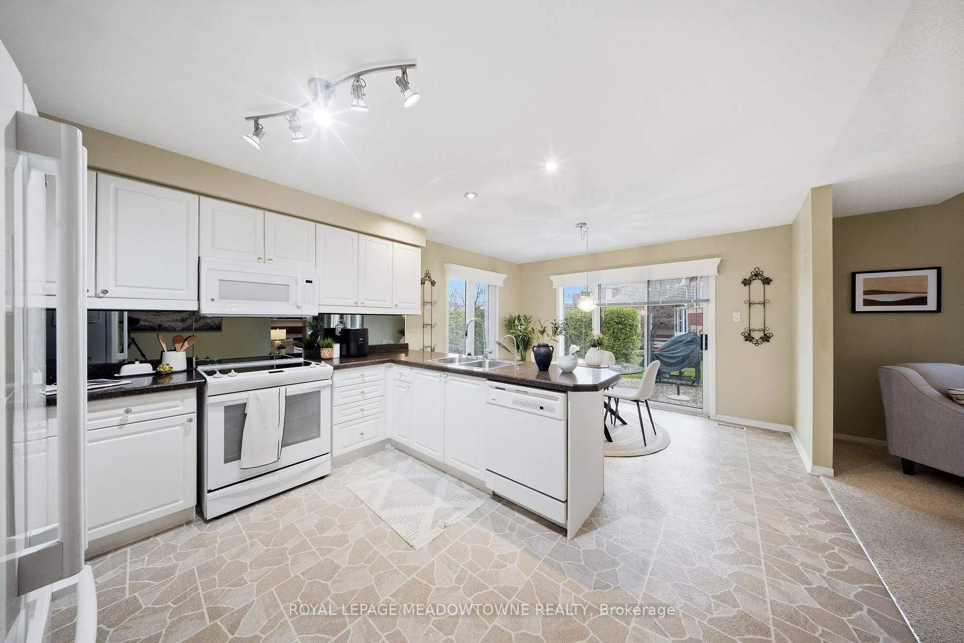 Photo 15 of 20 Huffmann Drive, Halton Hills, Georgetown — HOMEH