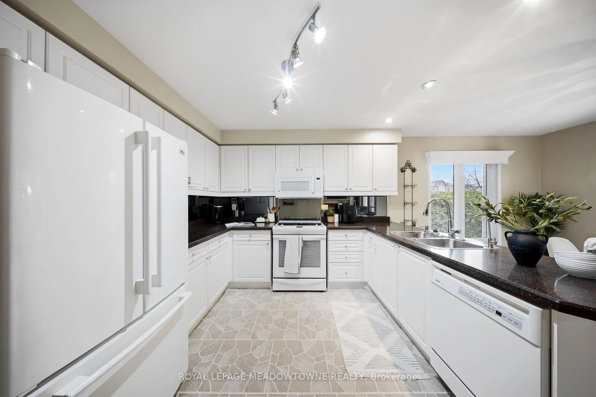 Photo 16 of 20 Huffmann Drive, Halton Hills, Georgetown — HOMEH
