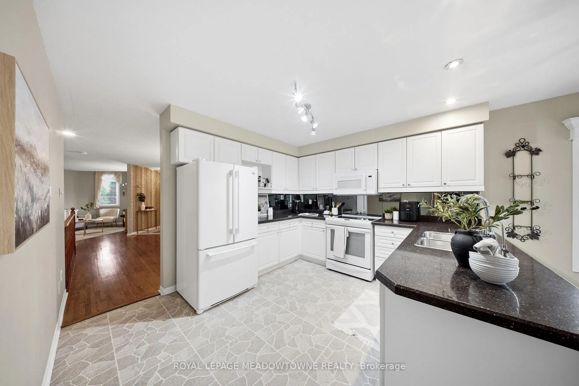 Photo 17 of 20 Huffmann Drive, Halton Hills, Georgetown — HOMEH