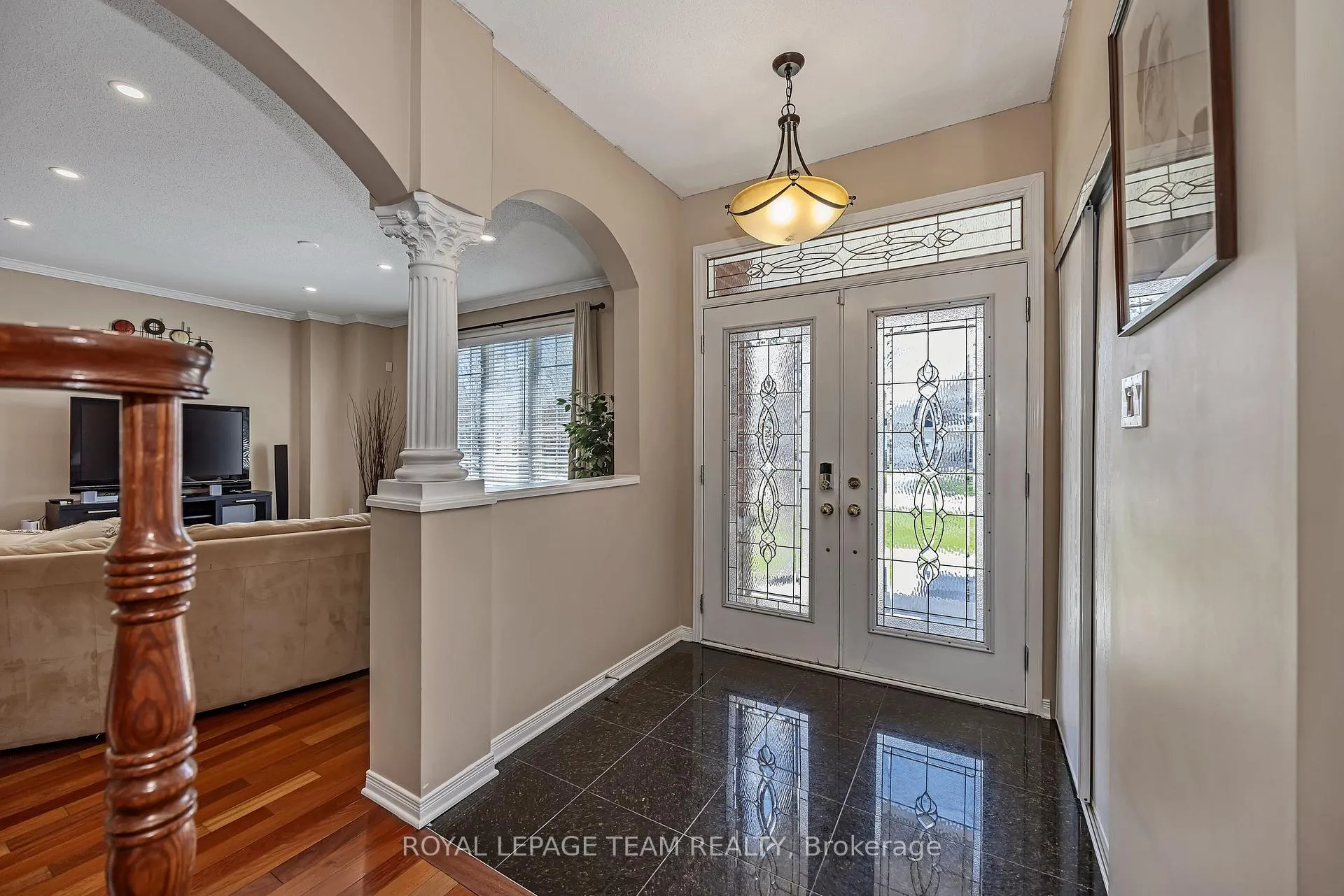 Photo 4 of 6918 Mary Anne Drive, Ottawa, Greely — HOMEH