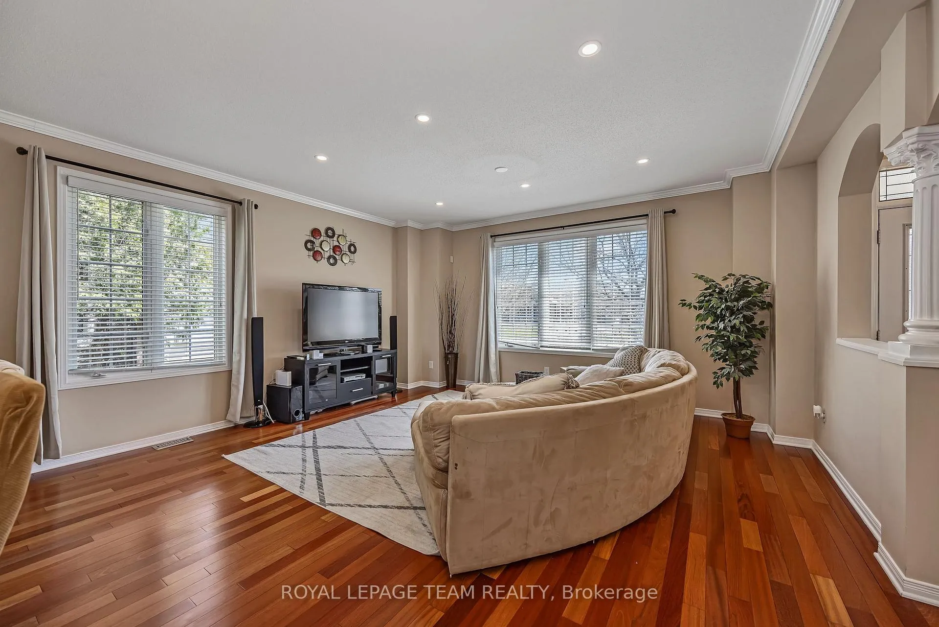 Photo 5 of 6918 Mary Anne Drive, Ottawa, Greely — HOMEH