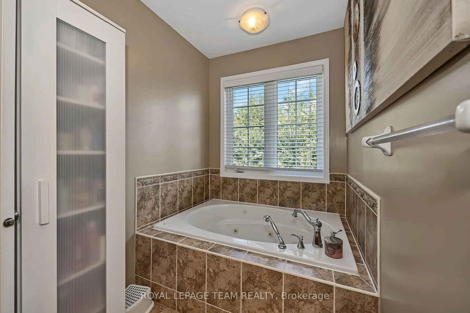 Photo 26 of 6918 Mary Anne Drive, Ottawa, Greely — HOMEH