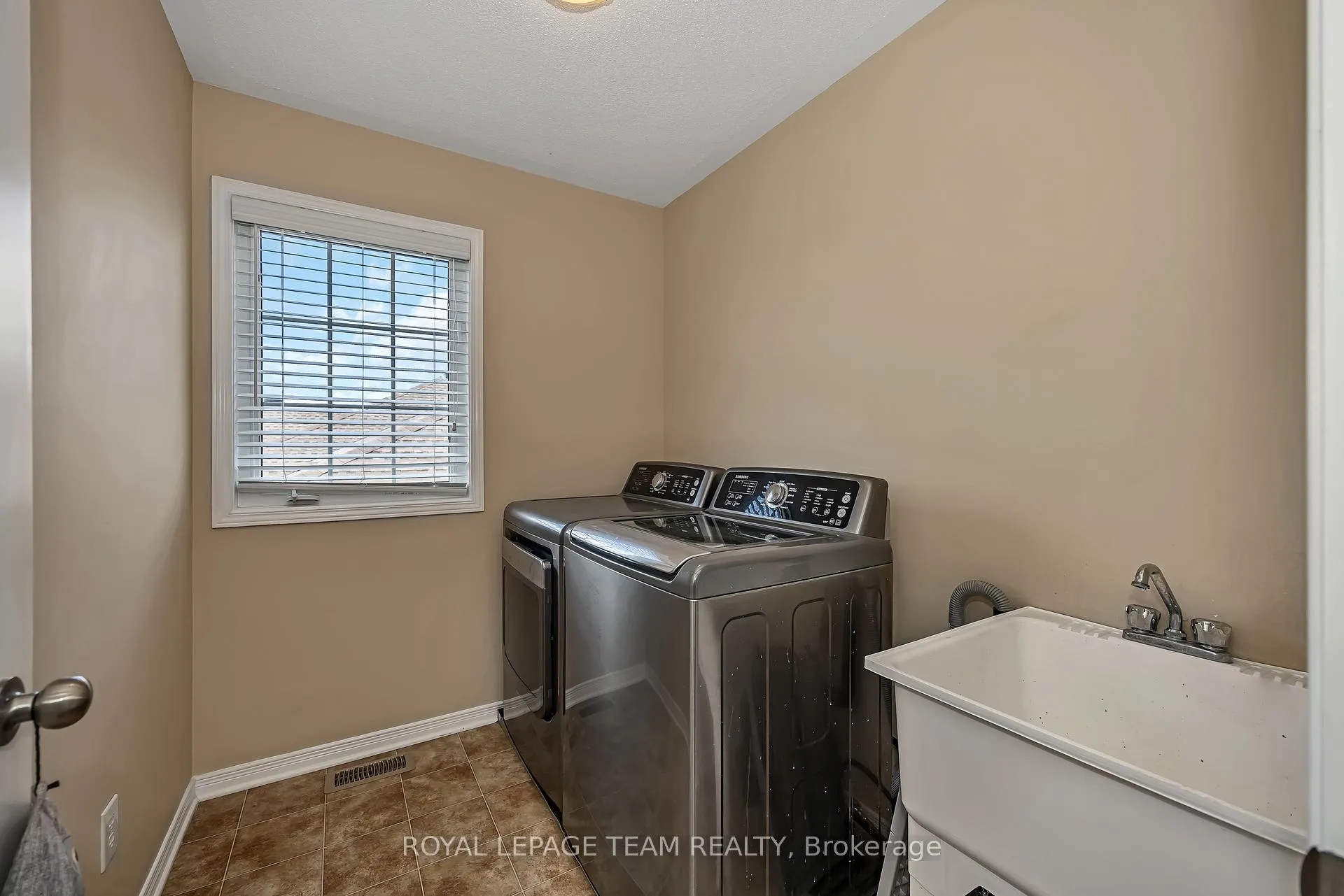Photo 32 of 6918 Mary Anne Drive, Ottawa, Greely — HOMEH