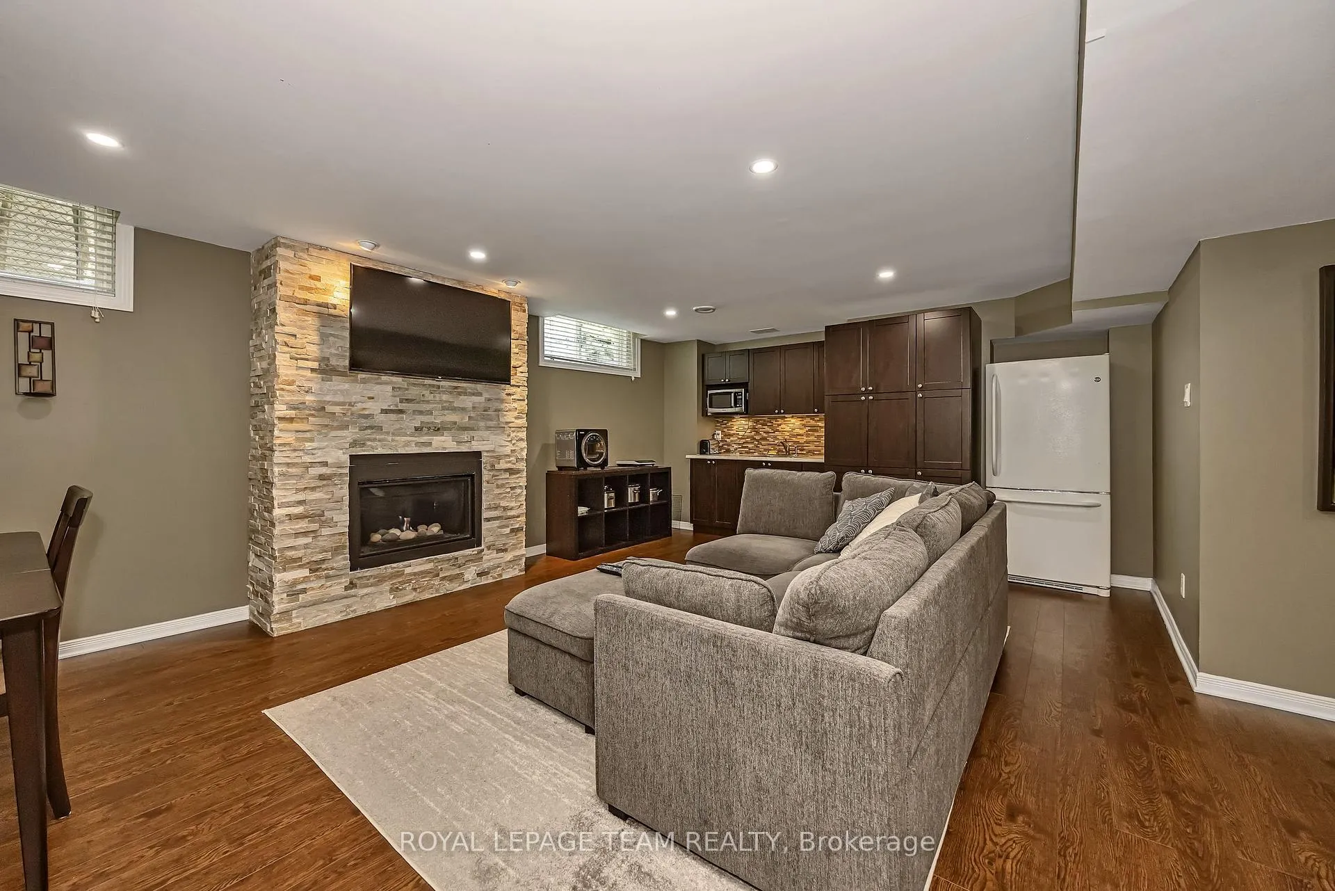 Photo 37 of 6918 Mary Anne Drive, Ottawa, Greely — HOMEH