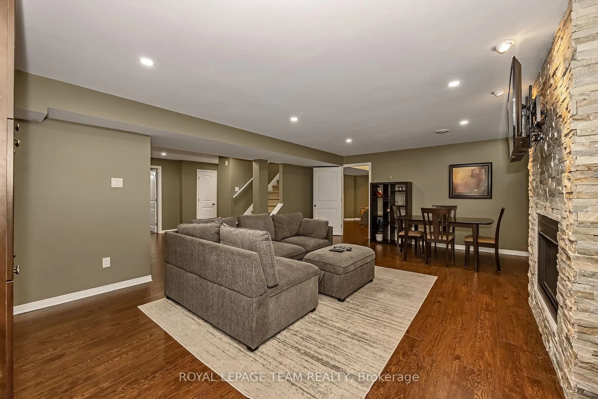 Photo 38 of 6918 Mary Anne Drive, Ottawa, Greely — HOMEH