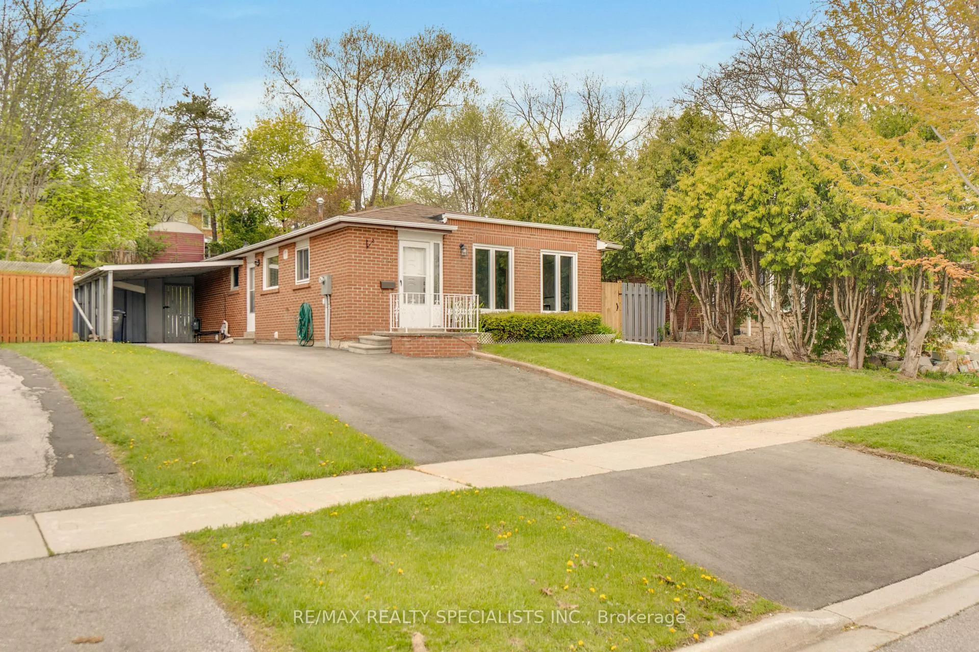 Photo 1 of 118 Bonham Boulevard, Mississauga, Streetsville — HOMEH