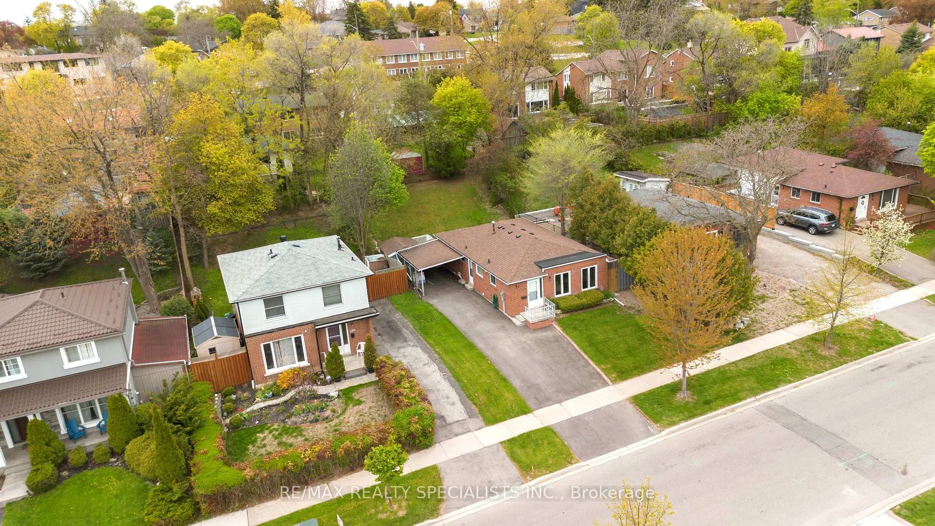 Photo 2 of 118 Bonham Boulevard, Mississauga, Streetsville — HOMEH