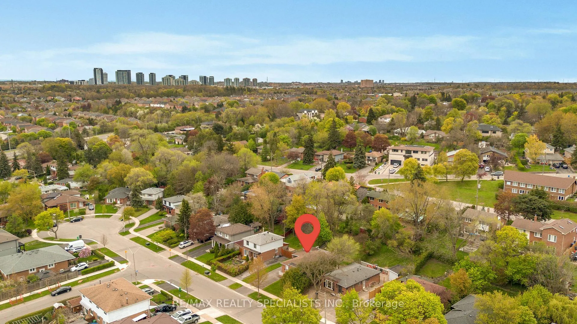 Photo 3 of 118 Bonham Boulevard, Mississauga, Streetsville — HOMEH
