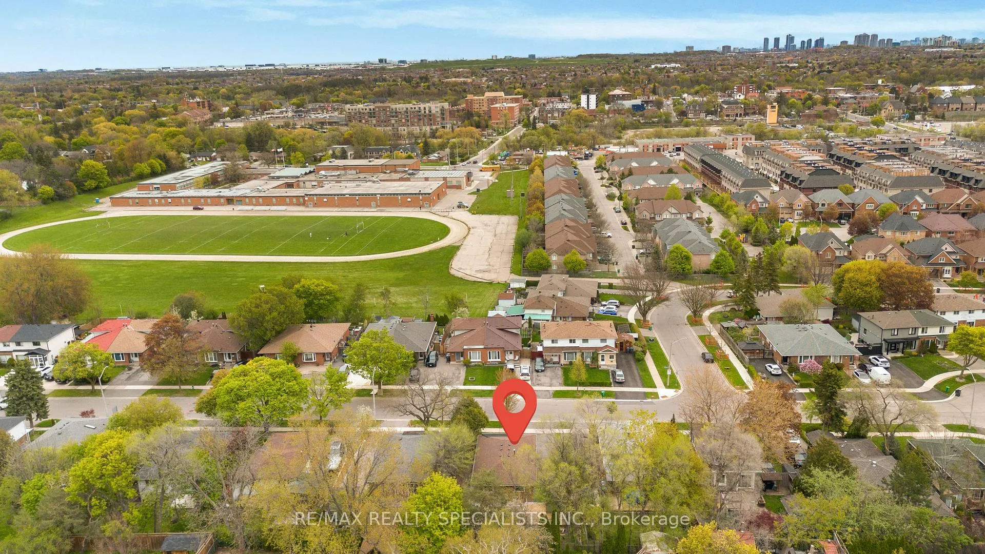 Photo 4 of 118 Bonham Boulevard, Mississauga, Streetsville — HOMEH