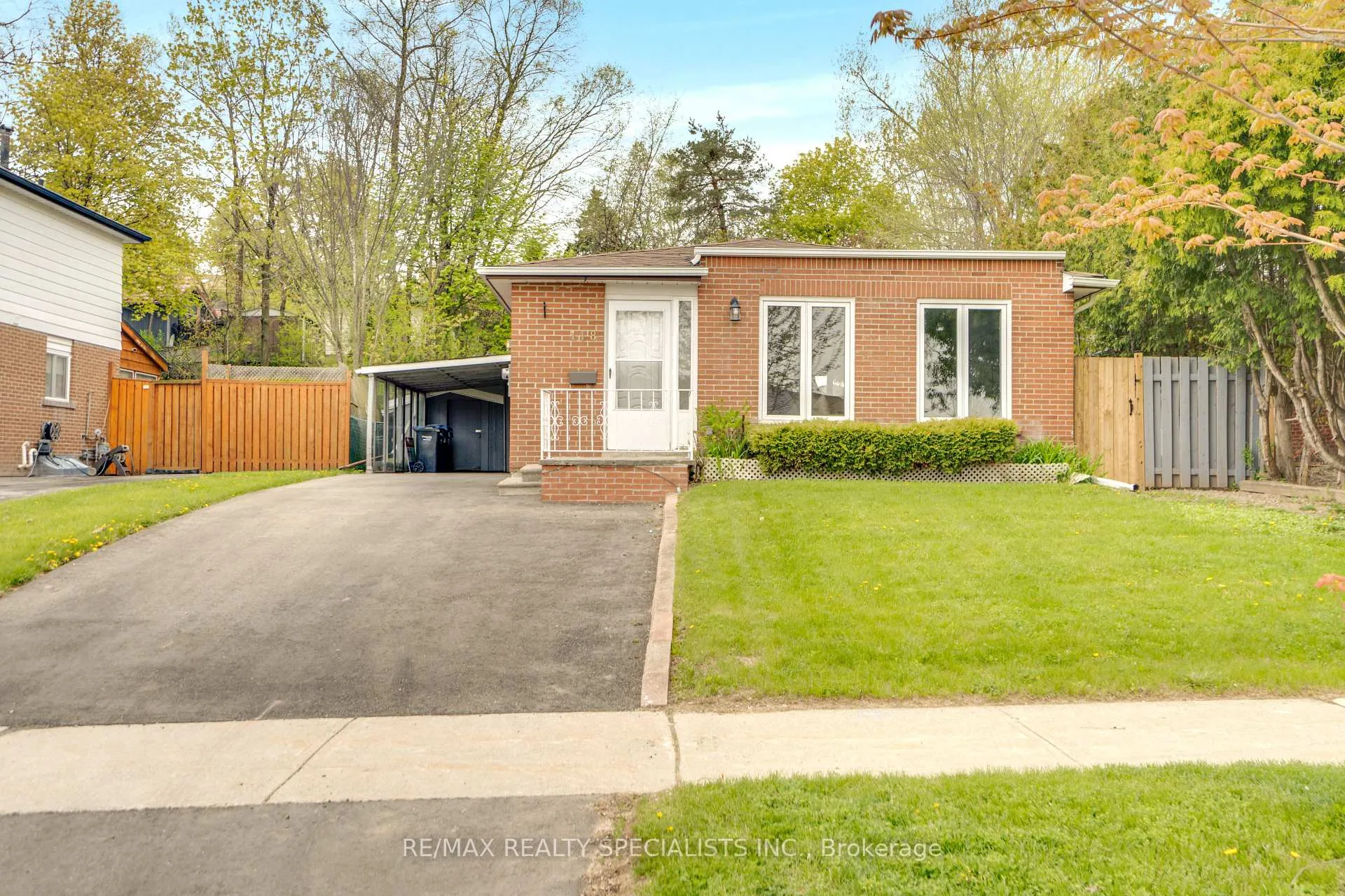 Photo 5 of 118 Bonham Boulevard, Mississauga, Streetsville — HOMEH