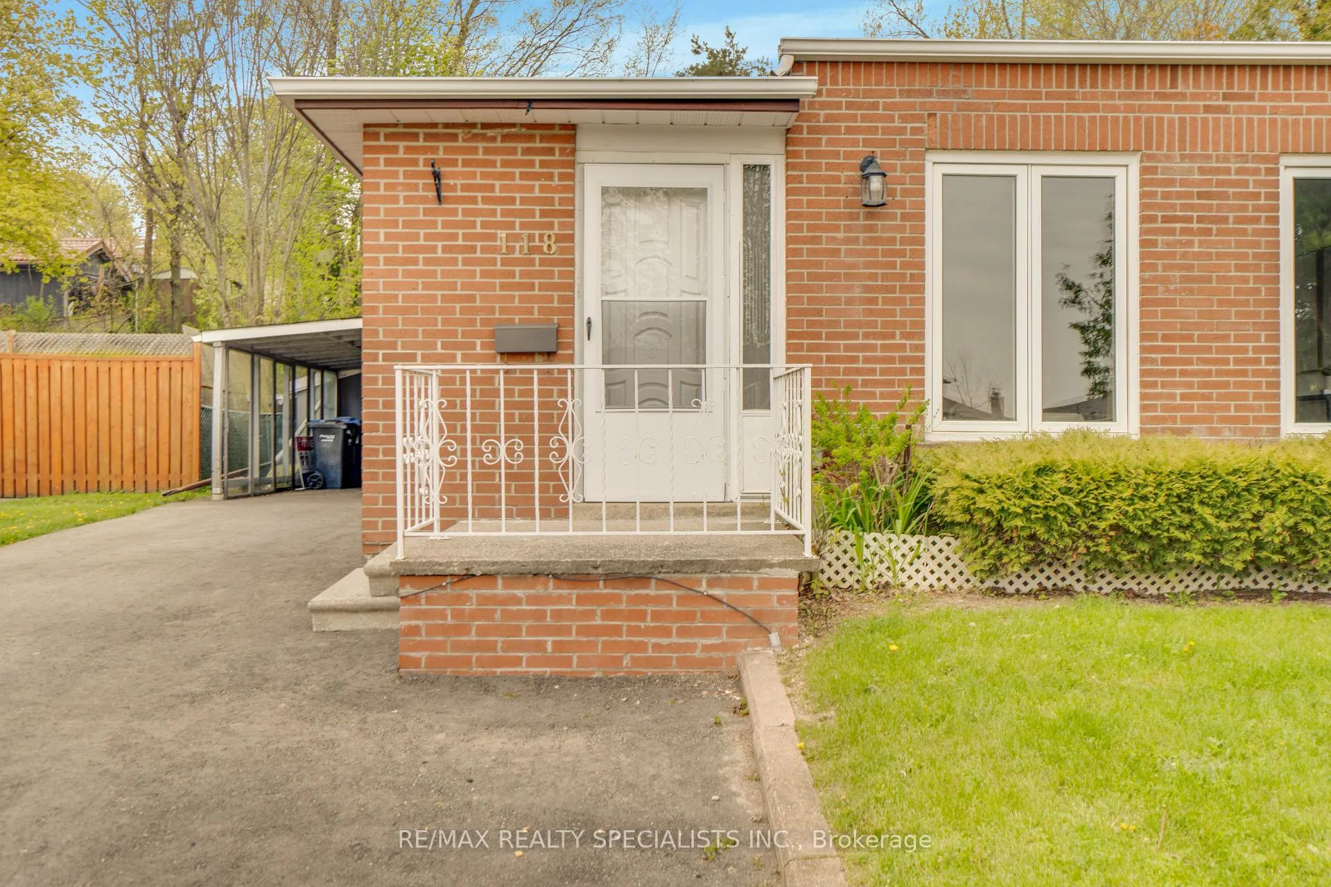Photo 6 of 118 Bonham Boulevard, Mississauga, Streetsville — HOMEH