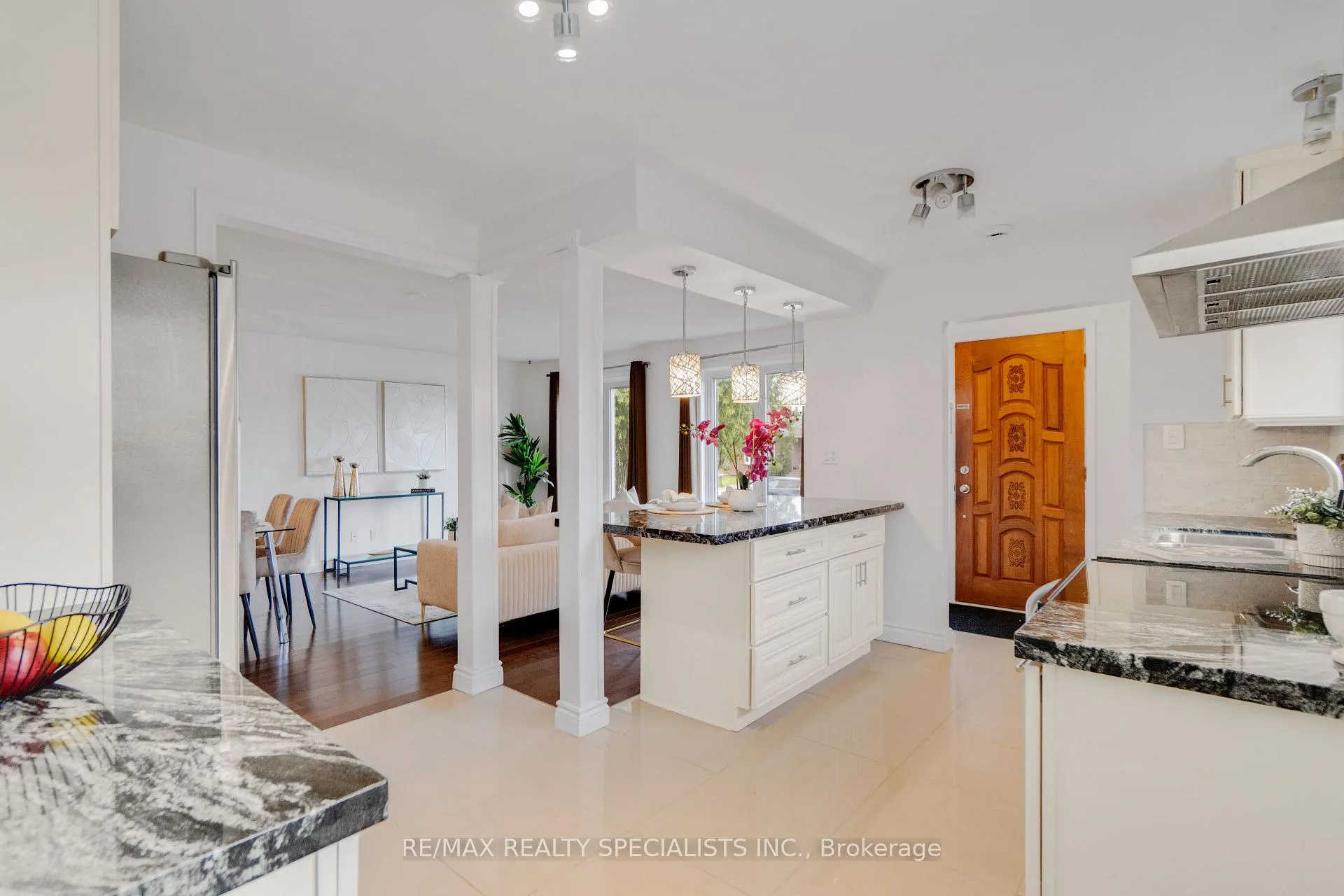 Photo 8 of 118 Bonham Boulevard, Mississauga, Streetsville — HOMEH