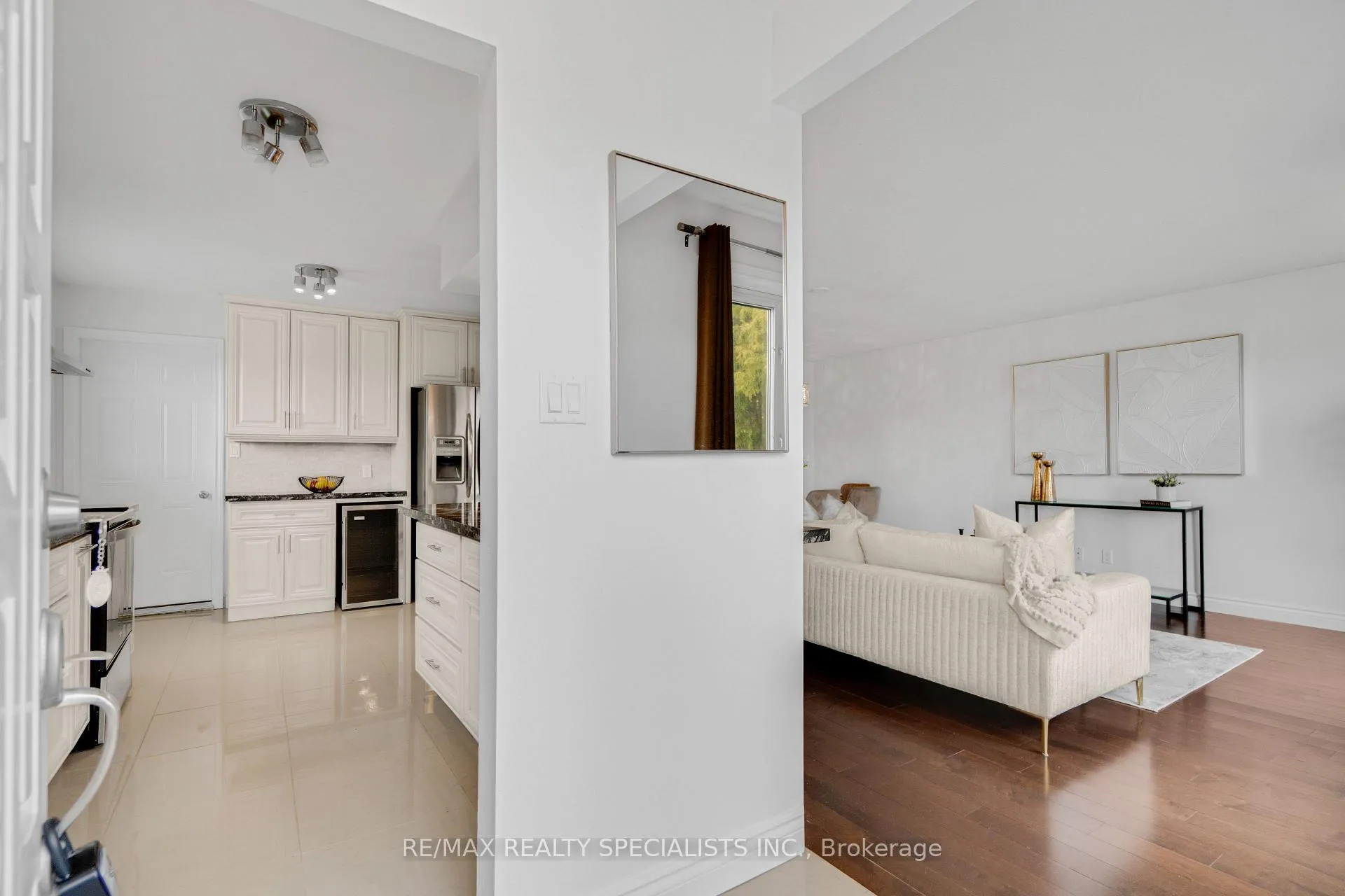 Photo 9 of 118 Bonham Boulevard, Mississauga, Streetsville — HOMEH