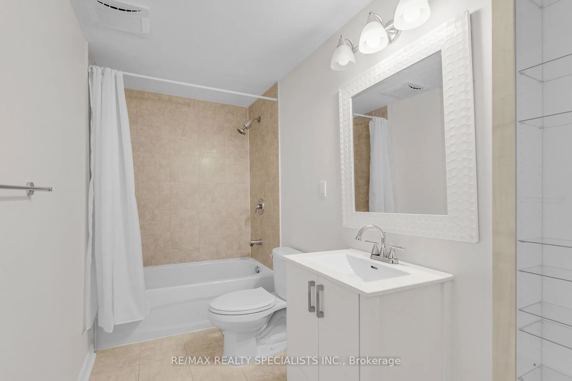 Photo 41 of 118 Bonham Boulevard, Mississauga, Streetsville — HOMEH