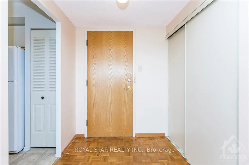 Photo 3 of Unit 807, 2760 Carousel Crescent, Ottawa, Emerald Woods/Sawmill Creek — HOMEH