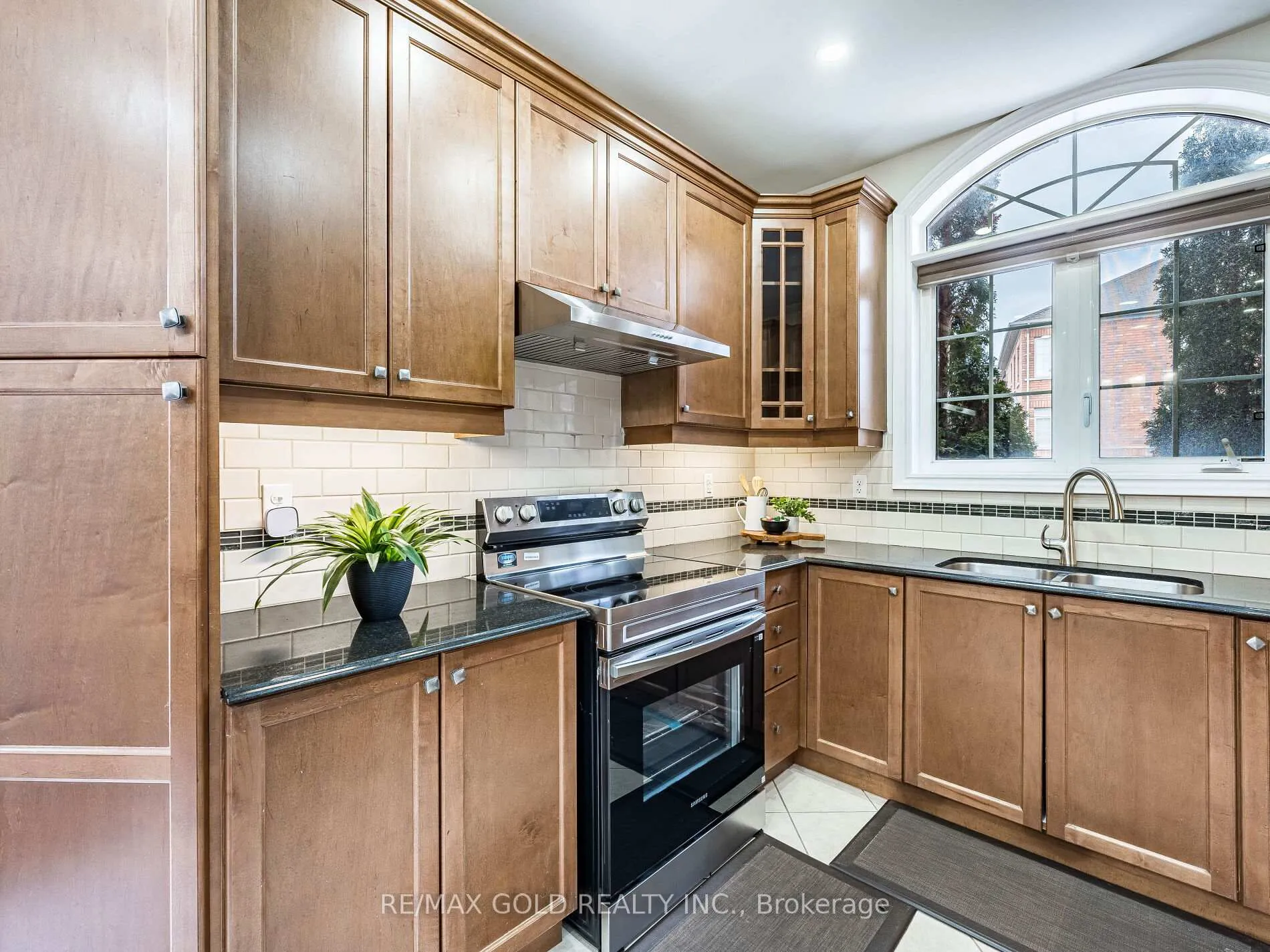 Photo 11 of 2 Bryony Road, Brampton, Northwest Brampton — HOMEH