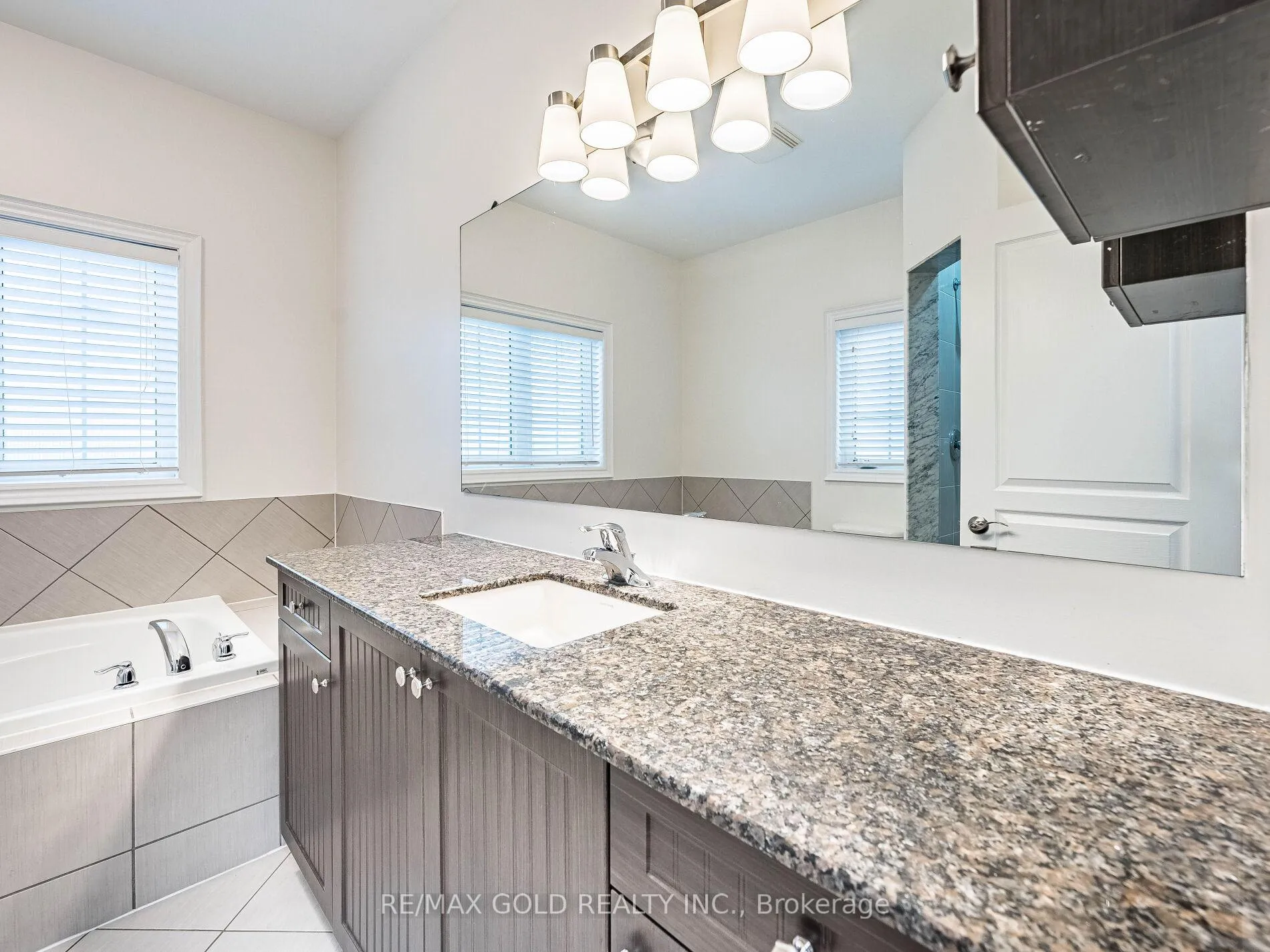 Photo 23 of 2 Bryony Road, Brampton, Northwest Brampton — HOMEH