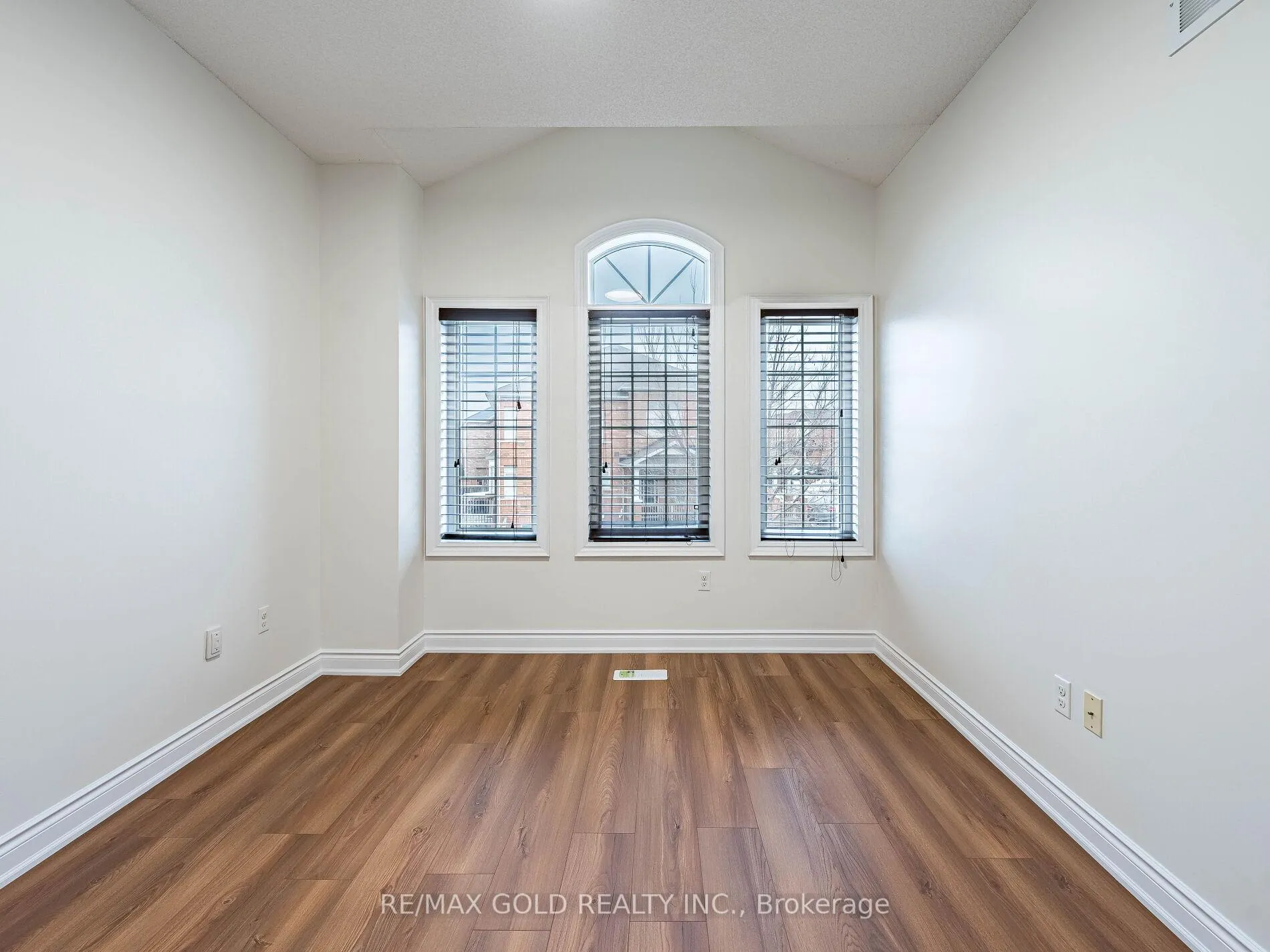 Photo 25 of 2 Bryony Road, Brampton, Northwest Brampton — HOMEH