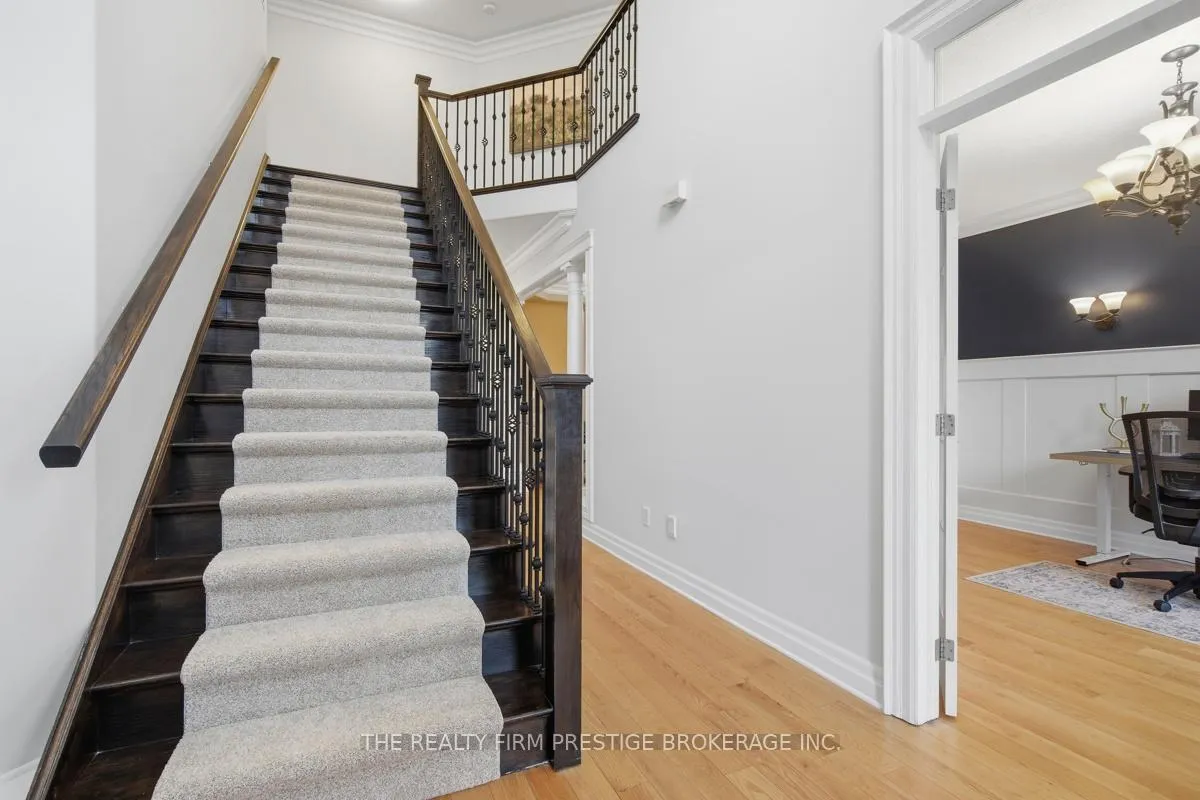 Photo 4 of 2051 Westpoint Heights, London, South V — HOMEH