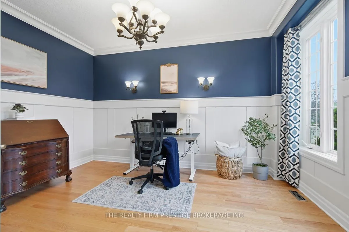 Photo 5 of 2051 Westpoint Heights, London, South V — HOMEH