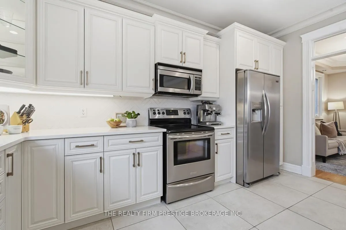 Photo 11 of 2051 Westpoint Heights, London, South V — HOMEH